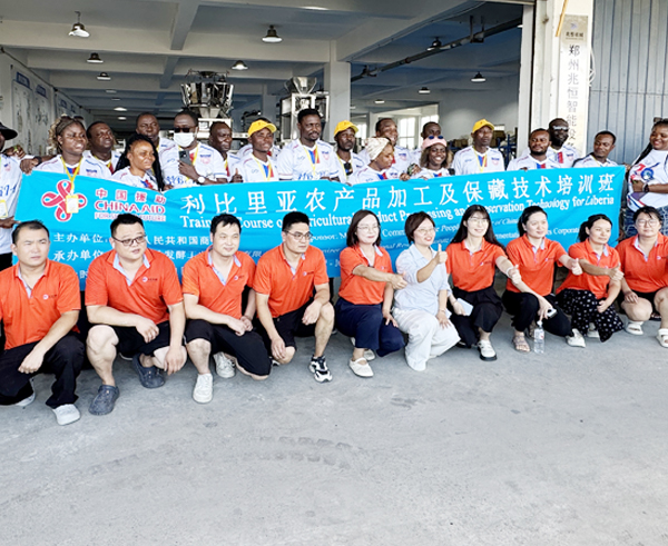 鄭州客戶洗衣粉灌裝現(xiàn)場 鄭州客戶洗衣粉灌裝現(xiàn)場